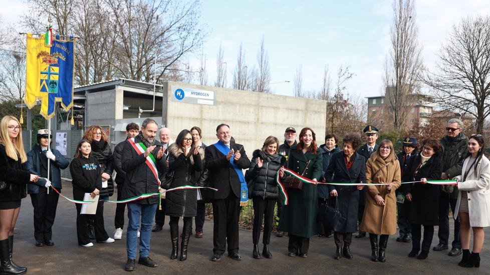 Carpi. Inaugurata la caldaia a idrogeno «Meucci, hai riscritto la storia»