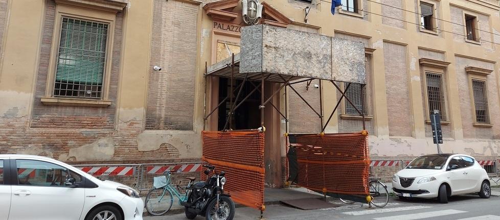 Carpi. Fratello e sorella dal Pakistan a casa degli zii: loro li maltrattano 