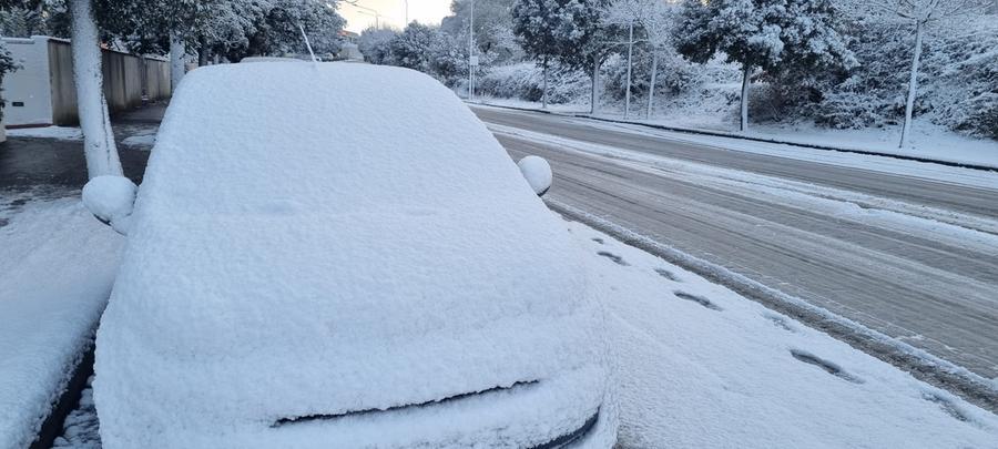 Allerta meteo, nevica sulla 131dcn e sulla Carlo Felice a Campeda