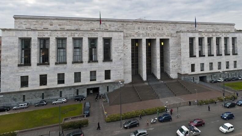 Lucarelli e Apolloni accusati di violenza, la tesi dell’avvocato difensore: «Cinque cose che non tornano»