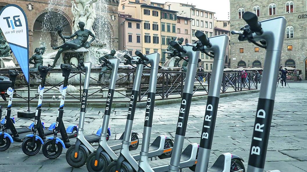 Sulla lotta al monopattino Salvini cita Nardella come un punto di riferimento