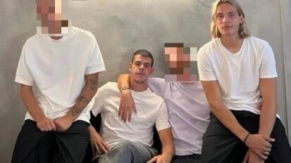 Lucarelli e Apolloni accusati di violenza: dal liceo all’amaranto, vent’anni di amicizia siglata da un tatuaggio