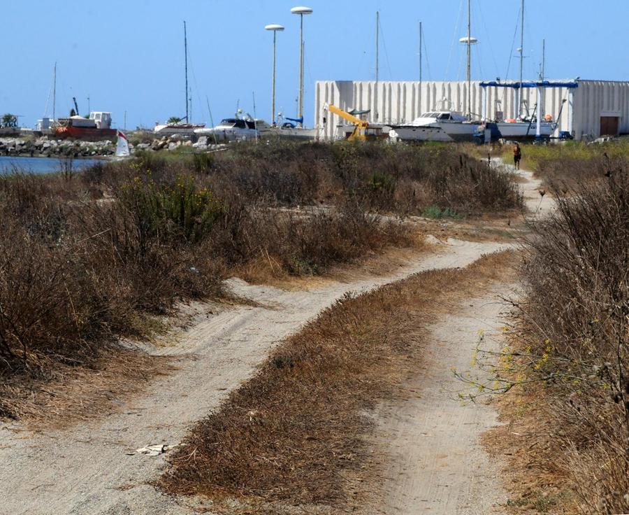 
	Un tratto del lungomare di Torregrande che da Villa Baldino conduce al porticciolo

