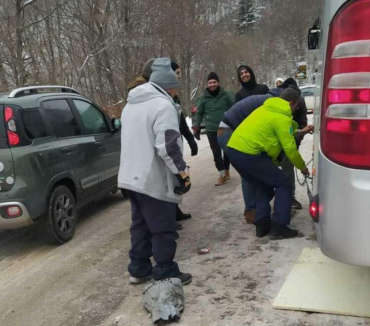 Sestola Viaggio da incubo sul bus per le piste «Siamo stati oltre un’ora al freddo» 