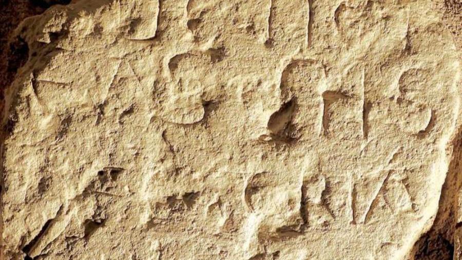 Un’antica epigrafe nascosta svela la tomba di Ugone I