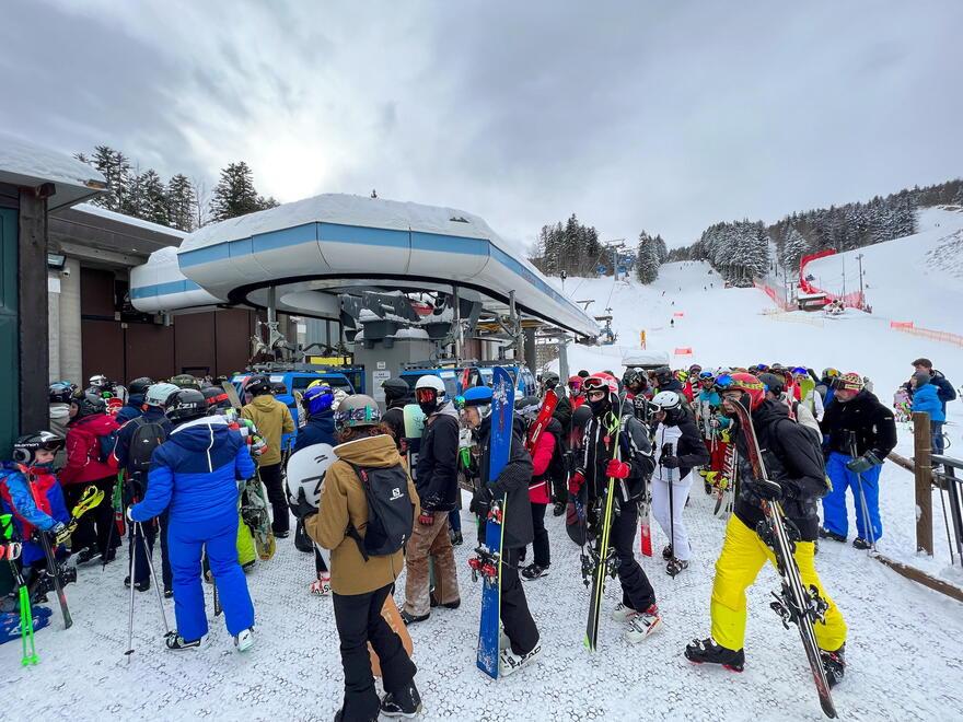 Abetone, festa bianca su tutte le piste: la montagna lavora e non è sola