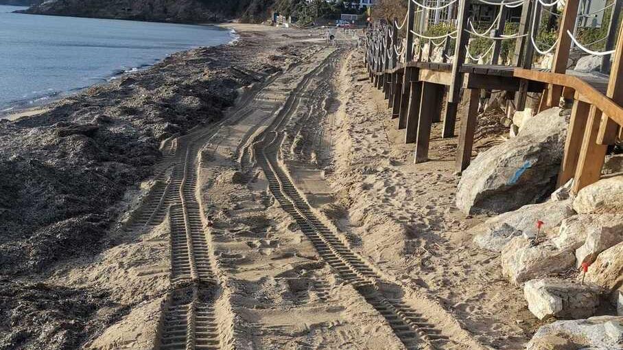 Lido di Capoliveri, smontato un pezzo di pista sulla spiaggia