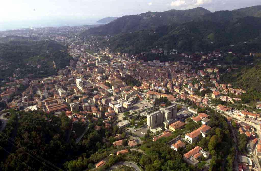 Calo demografico a Carrara, la sindaca: «Investire sull’istruzione»