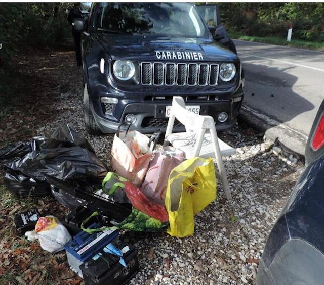 Gli spacciatori arrivano in taxi agli incontri nel bosco