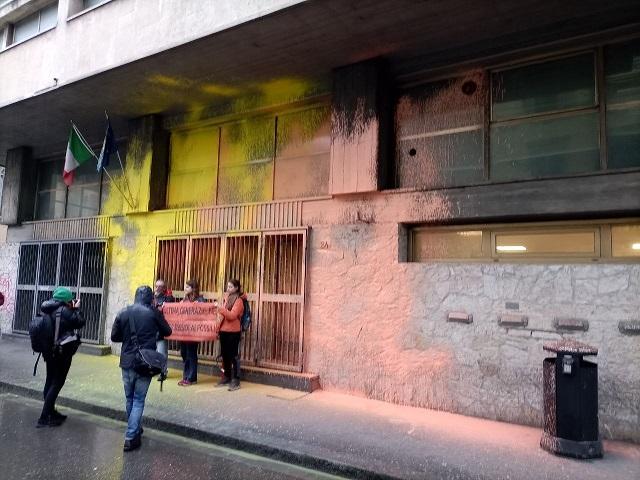 Blitz di Ultima Generazione a Firenze: “Vernice contro la sede del Mef”. Ma il palazzo diventerà uno studentato