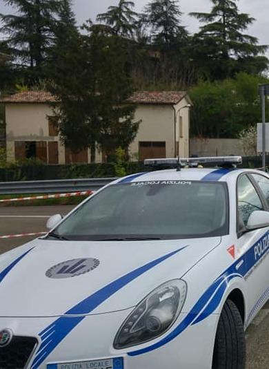 «La polizia fa carburante a Parma: spreco di tempo e di denaro»
