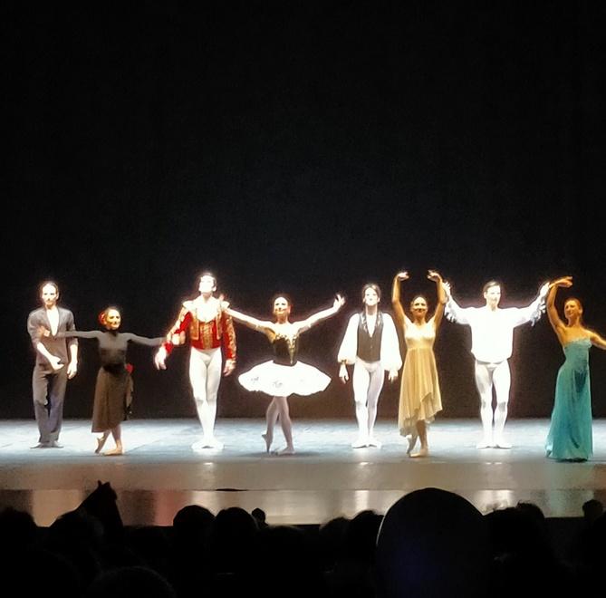 Le stelle della danza volano sulle punte con il cuore rivolto all’Ucraina in guerra