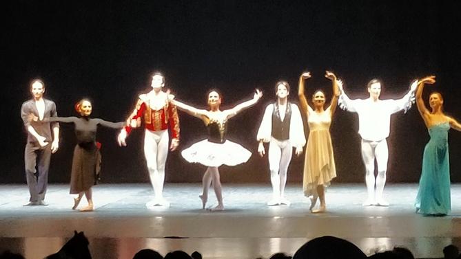 Le stelle della danza volano sulle punte con il cuore rivolto all’Ucraina in guerra