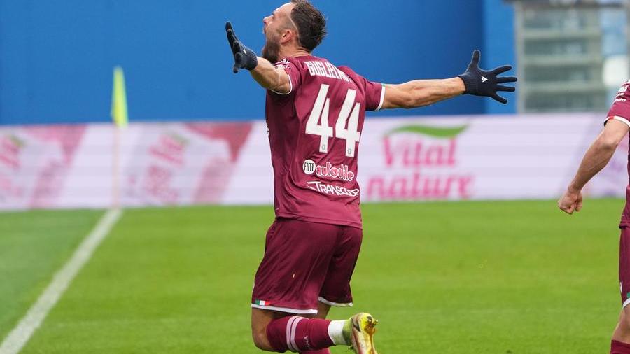 La Reggiana resta al comando, vince 3-2 con Alessandria