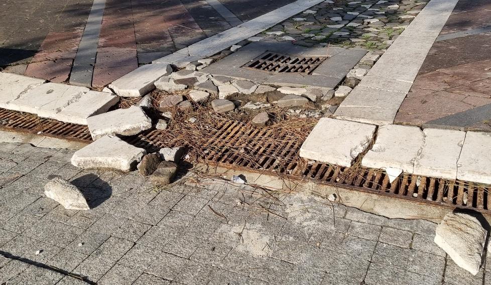 Nuoro, notte di follia ai Giardinetti pubblici: divelta una fontana e danneggiate le lastre