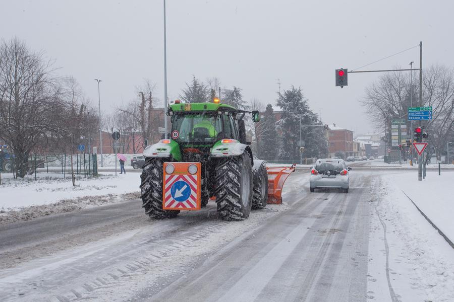 Modena, allerta gialla per neve possibili nevicate in pianura attivato servizio salatura in città su ponti, cavalcavia, sottopassi