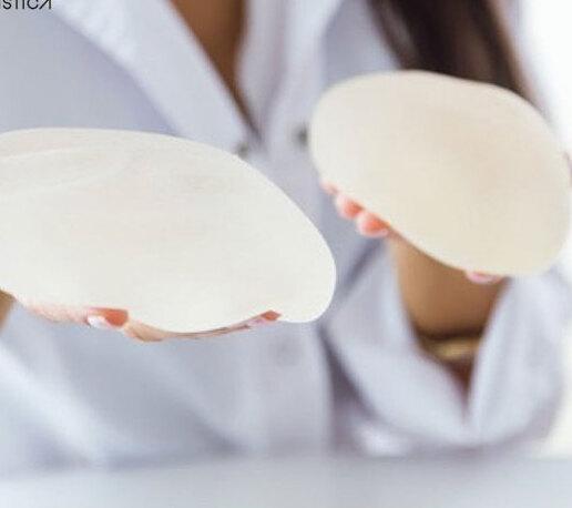 Seno rifatto male: condannato chirurgo plastico