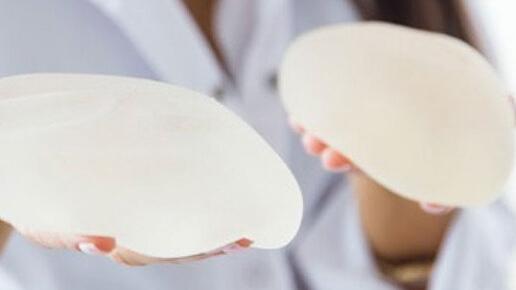 Seno rifatto male: condannato chirurgo plastico