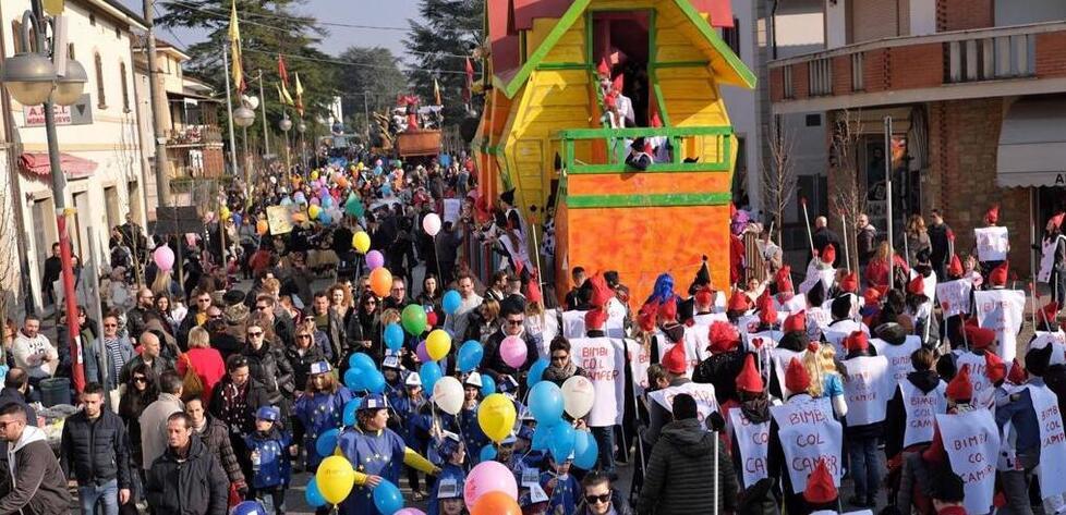 Il gran ritorno del carnevale di Orentano dopo due anni di stop per la pandemia