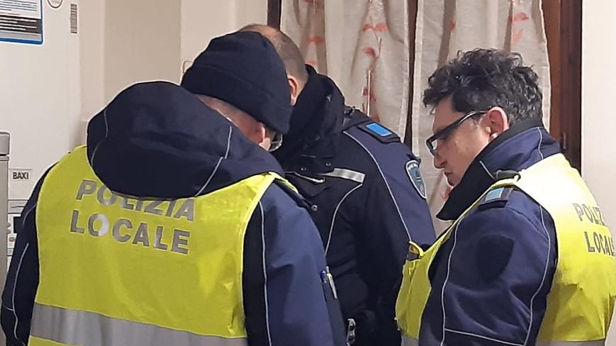 Modena. La caldaia va in blocco, la polizia locale va in aiuto a un’anziana
