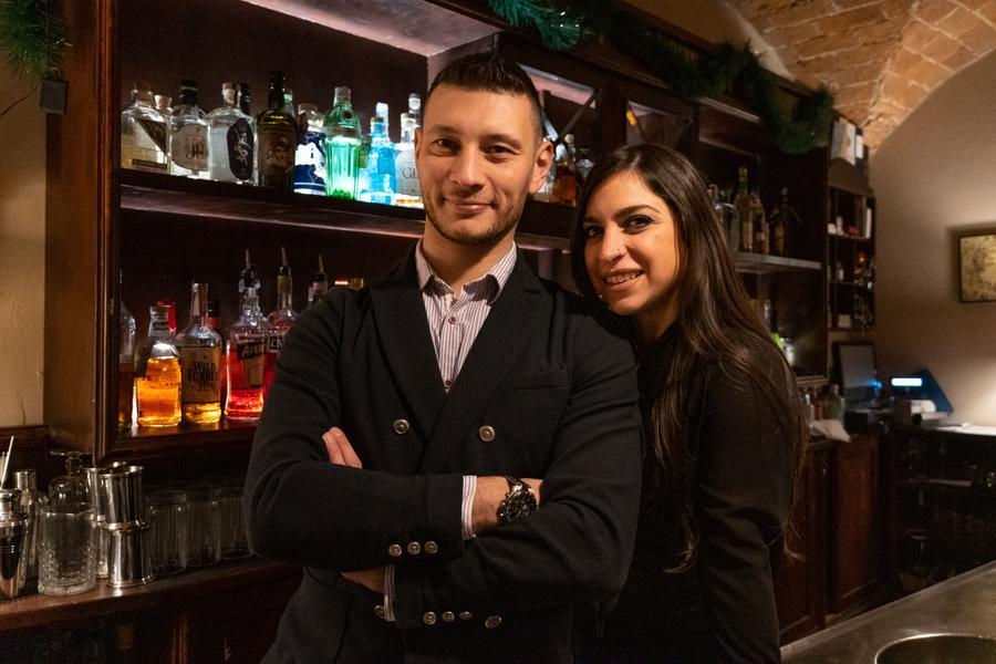 
	Marco Serri e Simona Lunetta all'interno del Big Easy Cocktail House

