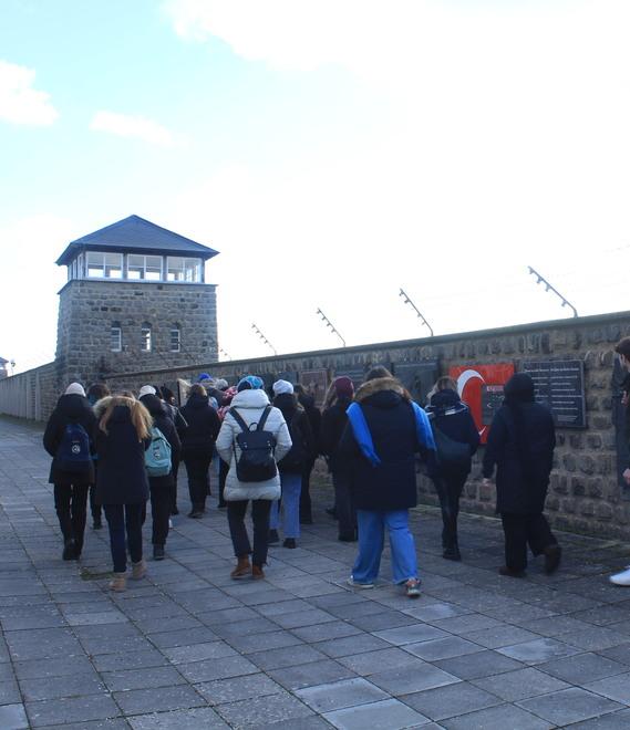 Il “diverso” non è nemico: a Mauthausen per capire. Viaggio del Montessori-Repetti di Carrara nel lager