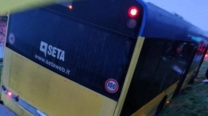 A Modena crolla un’impalcatura E la tangenziale è disastrata