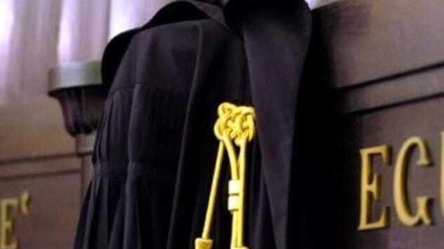 Mirandola. Chiede al fratello l’eredità in anticipo e gli rompe un dito