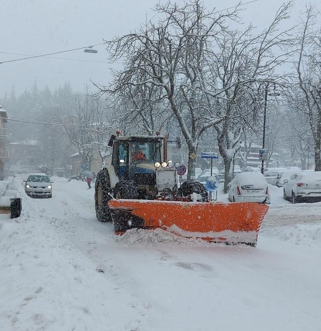 Non ci sono abbastanza spalatori E Serramazzoni deve chiudere le scuole 