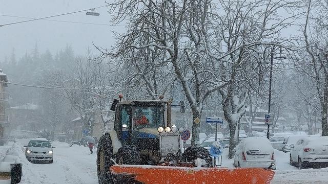 Non ci sono abbastanza spalatori E Serramazzoni deve chiudere le scuole
