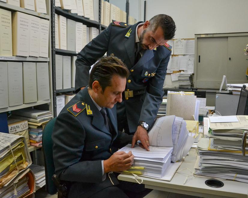 Ferrara, sequestrati i beni dei truffatori