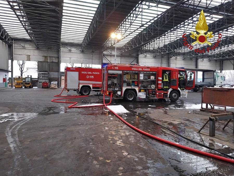 Modena: incendio nell’impianto di areazione di un’azienda in via Olanda