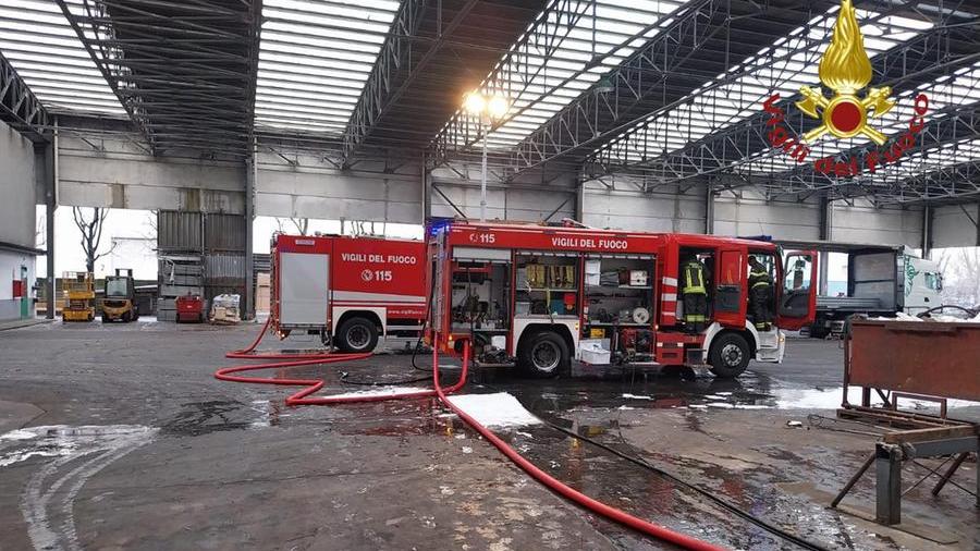 Modena: incendio nell’impianto di areazione di un’azienda in via Olanda