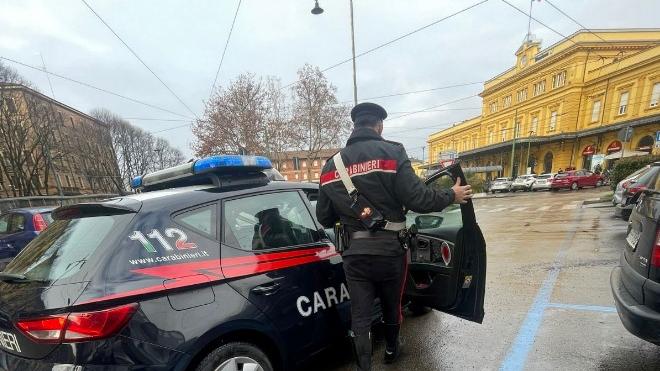 Controlli dei carabinieri in stazione e dintorni a Modena: arresti e denunce
