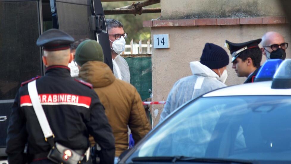 I Ris nella casa di Rosa Bechere alla ricerca di tracce di sangue