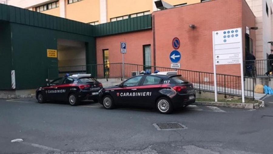 
	Due pattuglie dei carabinieri al pronto soccorso di Livorno (foto d'archivio)

