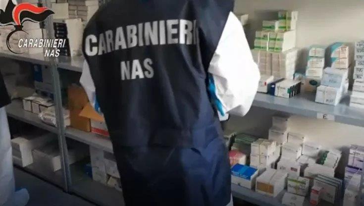 Cocaina liquida importata come cosmetico dalla Colombia: arrestati padre e figlio della provincia di Pisa