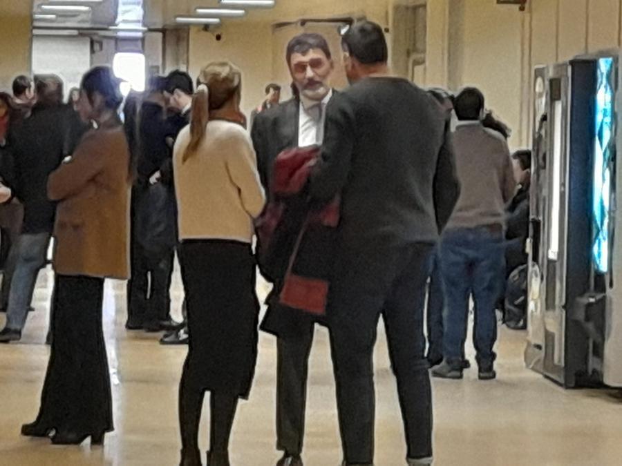 Stupro di gruppo, Apolloni e Lucarelli al giudice: «Clima goliardico, siamo innocenti». In tribunale anche il padre Cristiano – Video