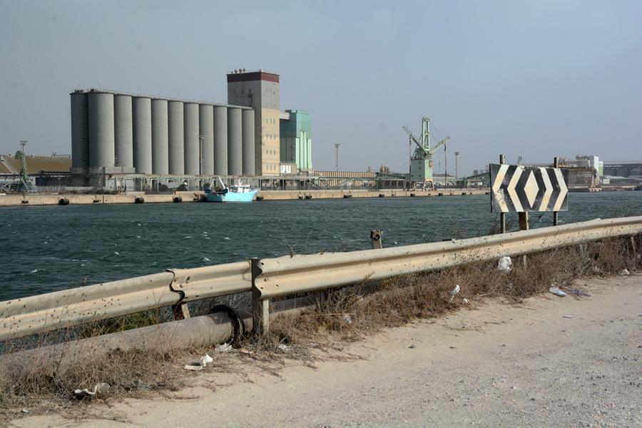 
	Immagine di repertorio del porto industriale

