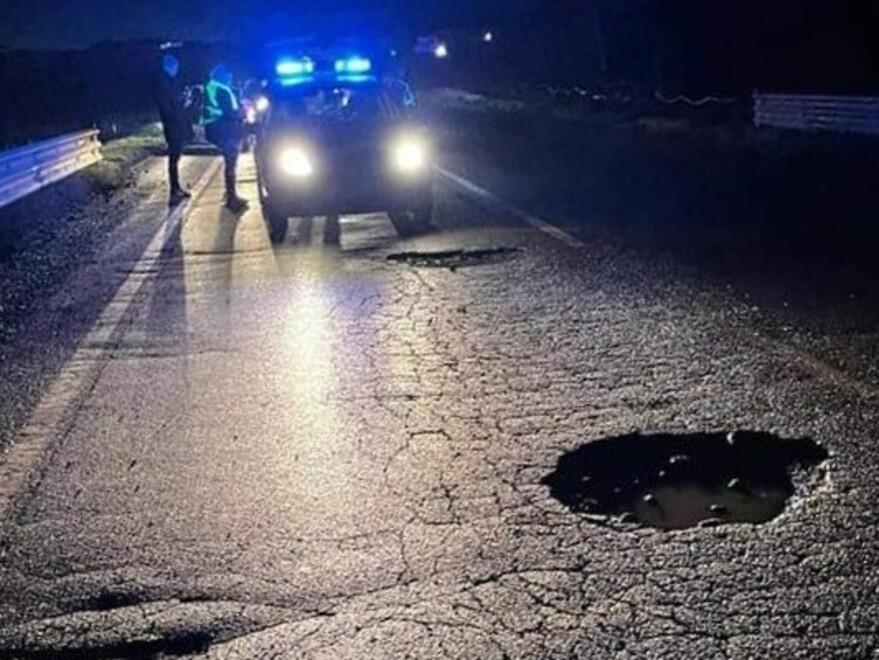 Voragini sulla Pedemontana Strage di gomme e cerchioni tra Savignano e Spilamberto