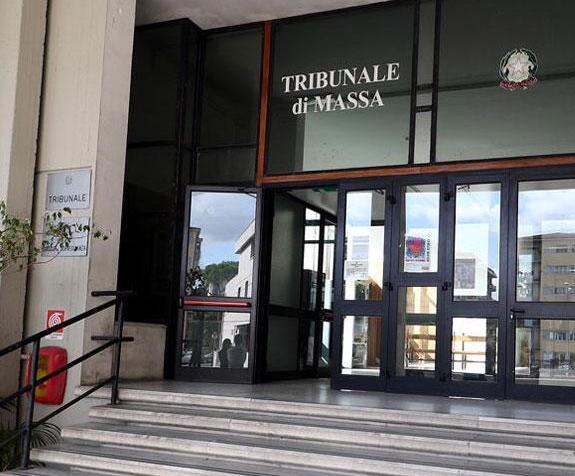 Massa, il ristorante chiuso diventa una serra per la marijuana