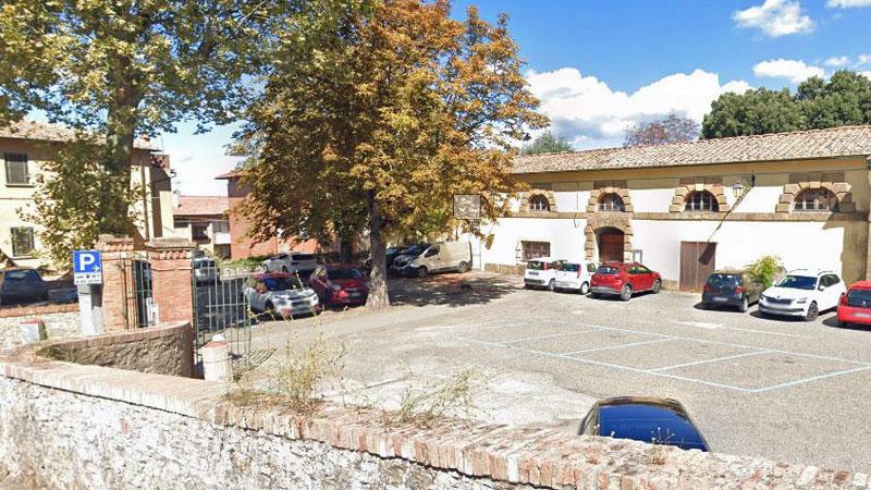 Volterra e il futuro degli ex macelli. Il sindaco: «Un centro per i giovani? No, e vi spiego perché»