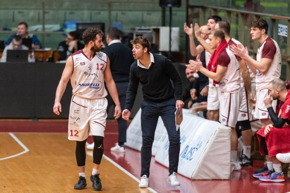 Bonaccorsi in panchina a colloquio con Ricci (foto Filippo Dal Monte)