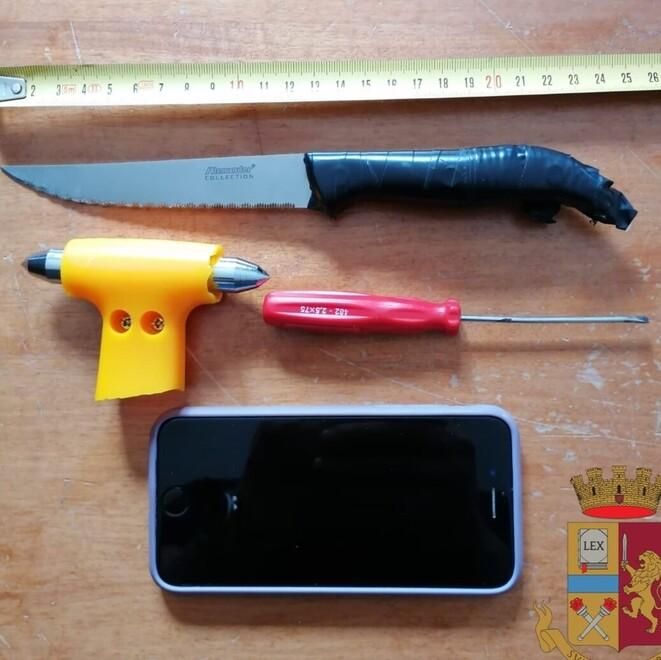 Studente rapinato e filmato appena sceso dall’autobus, arrestati quattro ragazzi