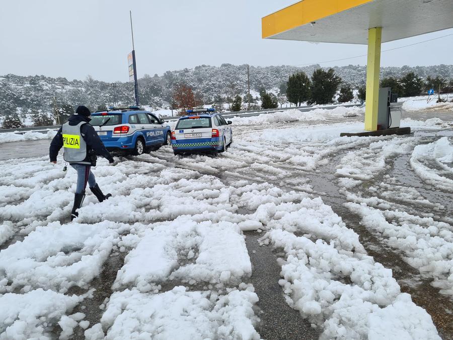 Neve sulla 389, in azione i mezzi dell’Anas