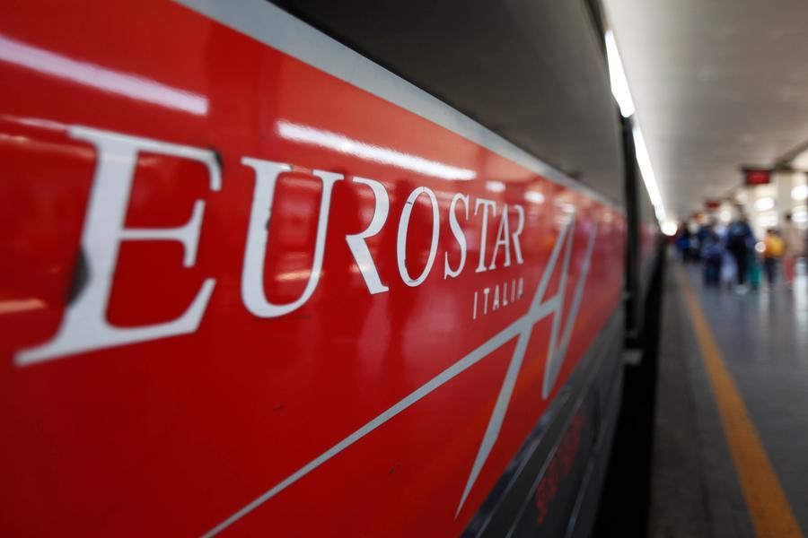 Arrestato anarchico accusato di aver messo a segno sei attentati alla rete Tav tra Firenze e Bologna. Indagati anche due minori – Video