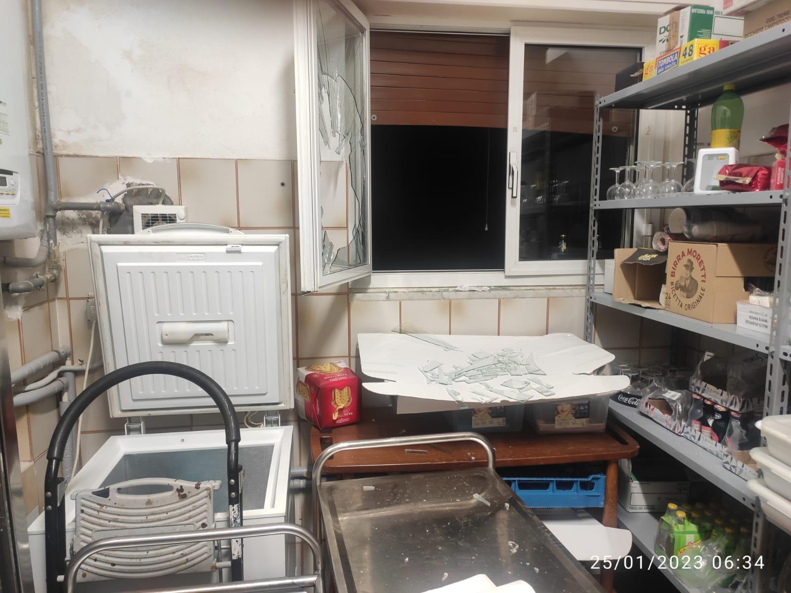 I danni in una delle stanze del centro anziani