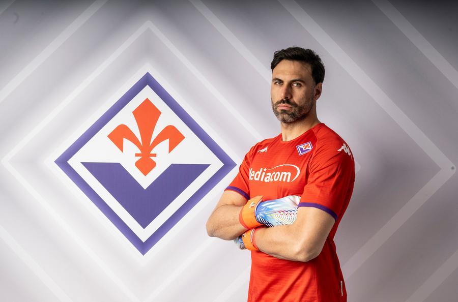 Salvatore Sirigu è un nuovo rinforzo della Fiorentina: «Riparto con entusiasmo»