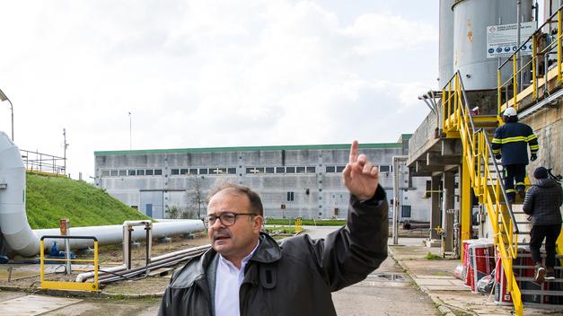 Ferrara, prelievi dal Po da dimezzare: il petrolchimico ci prova