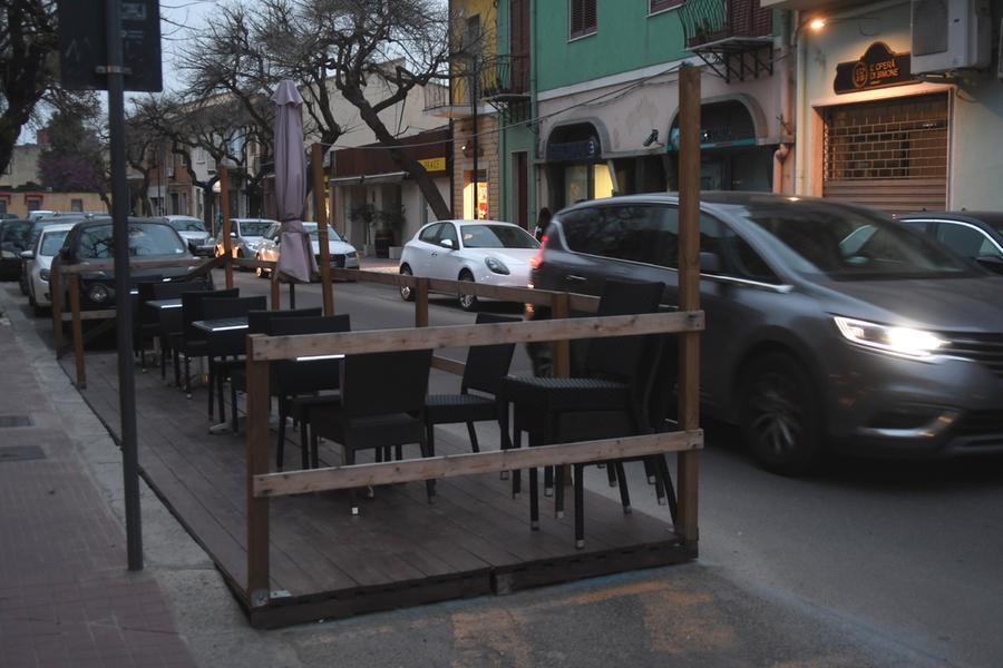 
	Dehor, troppi fai-da-te in citt&agrave;

